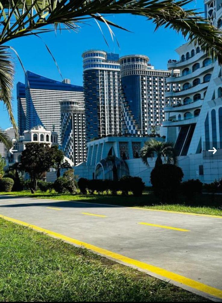 Апартаменты Orbi Sea Tower Батуми Экстерьер фото