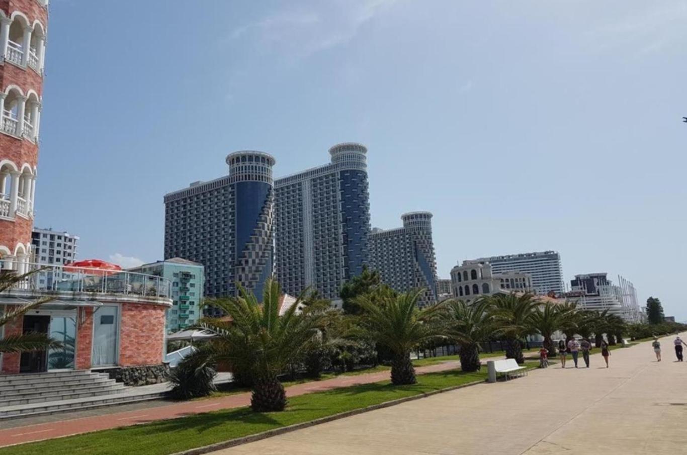 Апартаменты Orbi Sea Tower Батуми Экстерьер фото